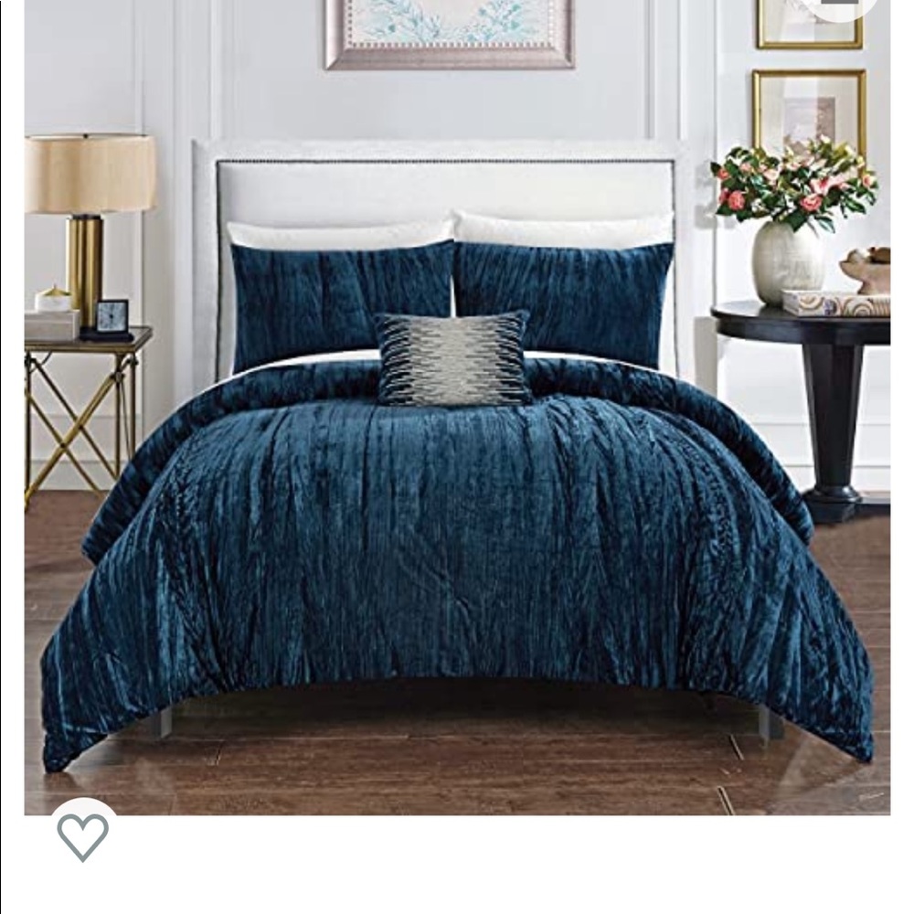 bedspread with 2 sheer curtains & king bed skirt. no shams or throw pillow.